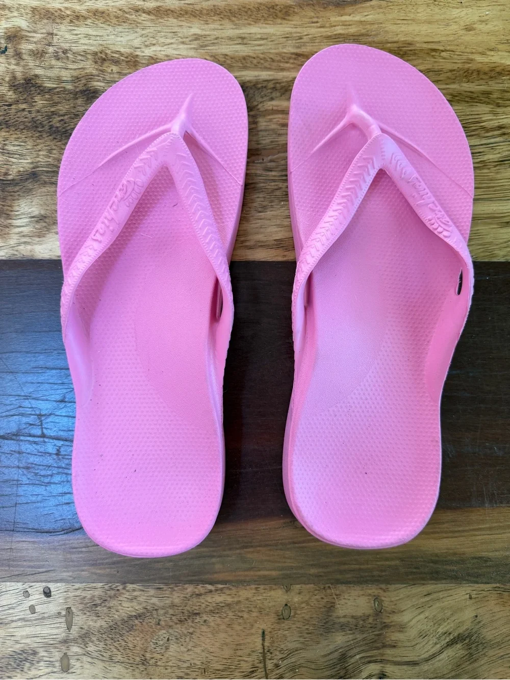 Archies Pink Flip Flops - Women's US 8 / Men's US 7 NWOT - Picture 1 of 3